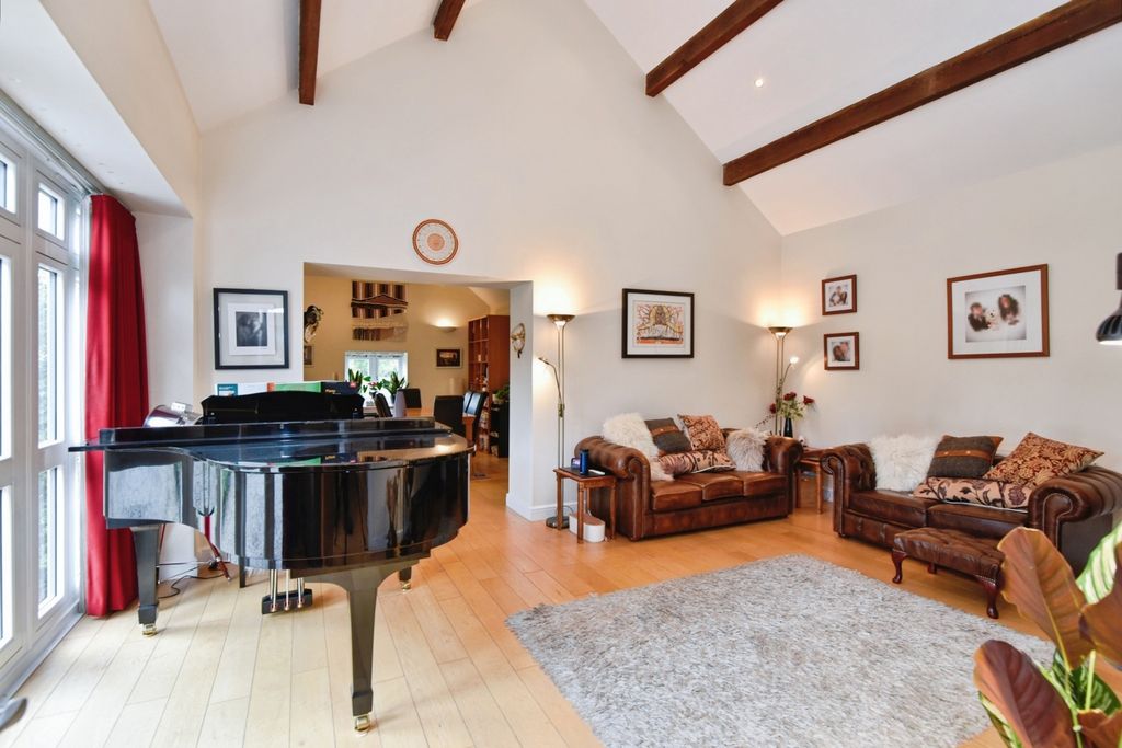 Property photo 3 of 35 Pbox-Img.Jpg