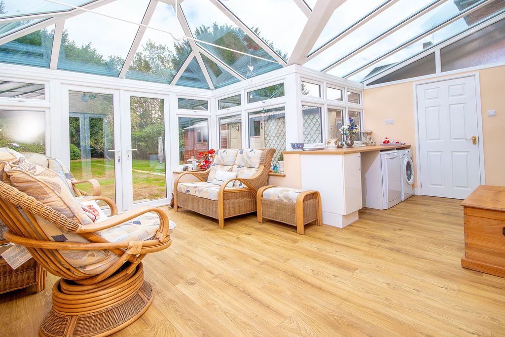 Property photo 2 of 15 Conservatory