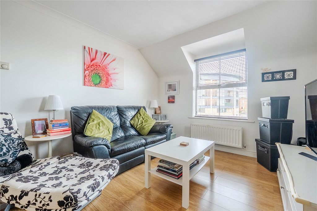 Additional image 6 of 2 bed flat for saleEastgate Court, Church Street, Dunstable, Bedfordshire LU5