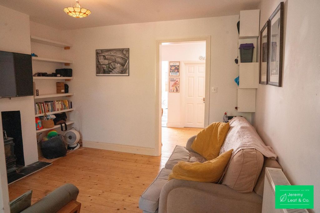 Property photo 3 of 11 Living Room