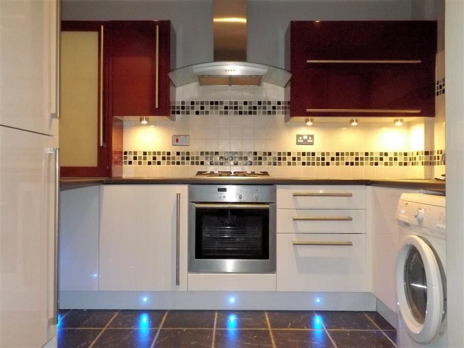 Property photo 3 of 7 Kitchen