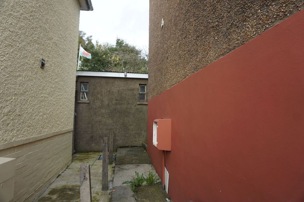 Property photo 2 of 3