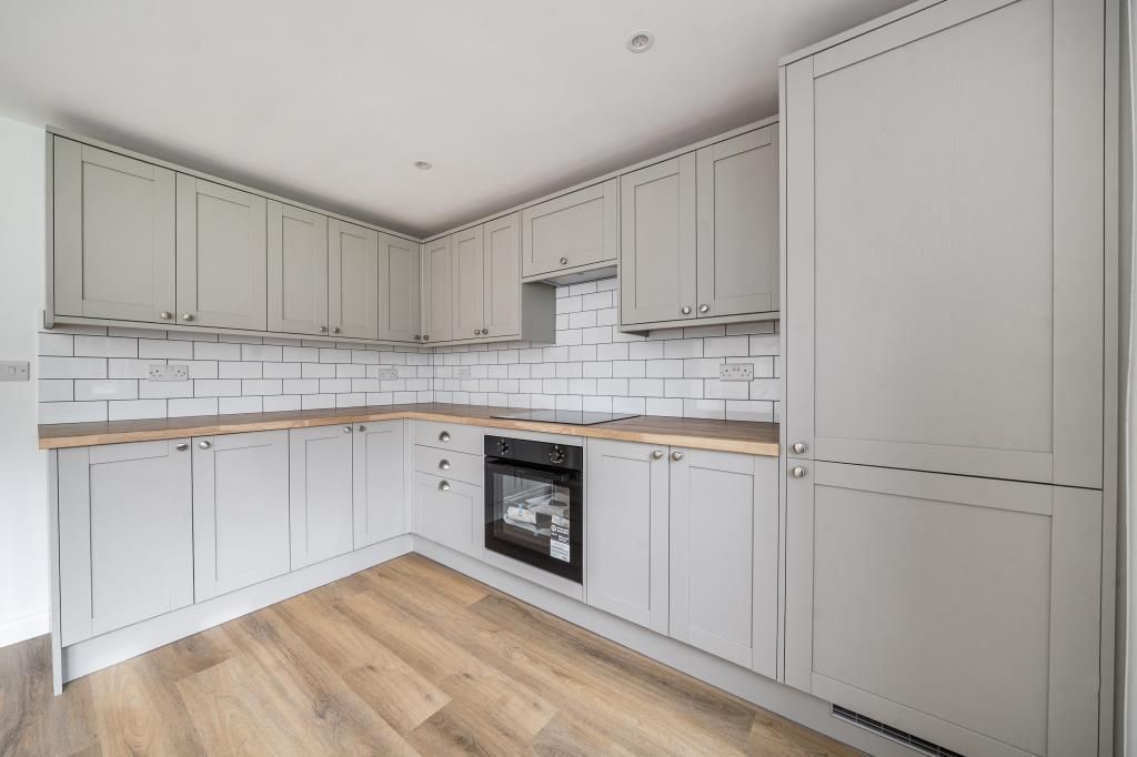 Property photo 3 of 21 Kitchen