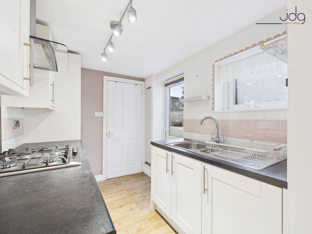 Property photo 2 of 11 Kitchen