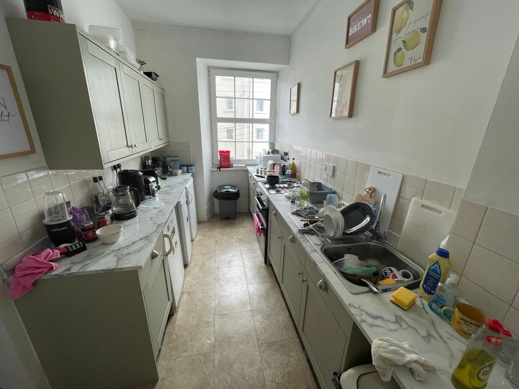 Property photo 3 of 7 Kitchen
