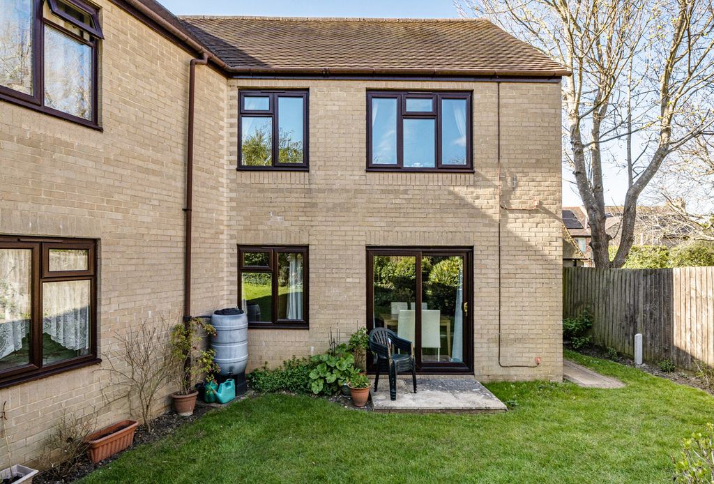 Property photo 2 of 9 1439237-16-69ce9E...