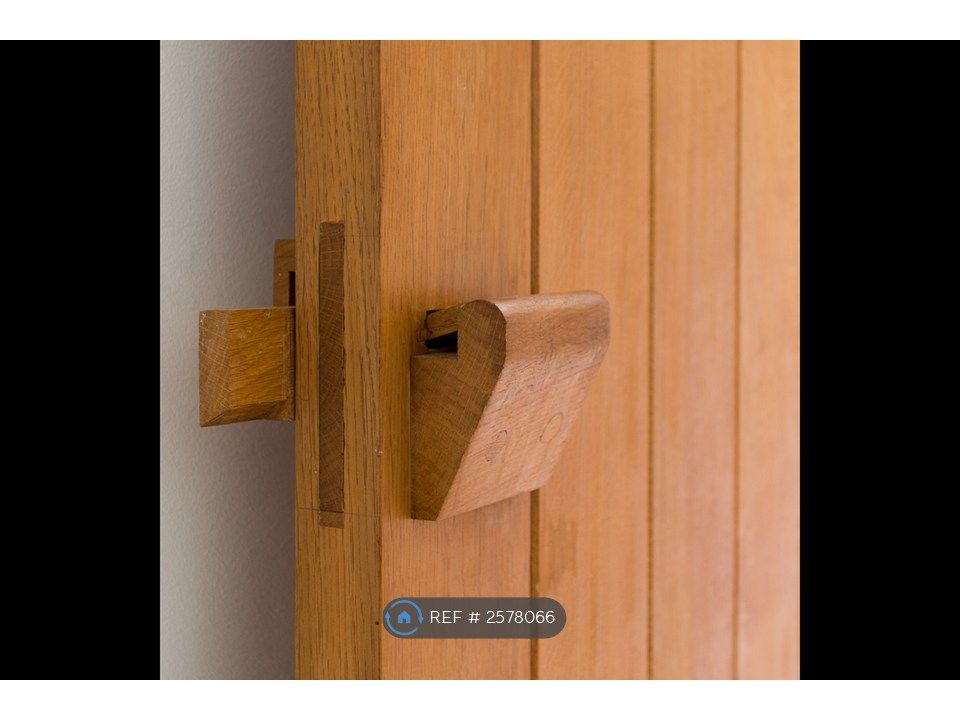 Property photo 1 of 20 Door Detail