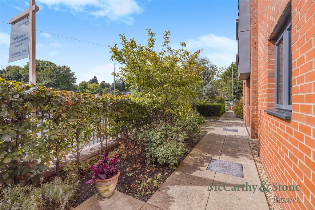 Property photo 1 of 20 8704176-Exterior05.Jpg