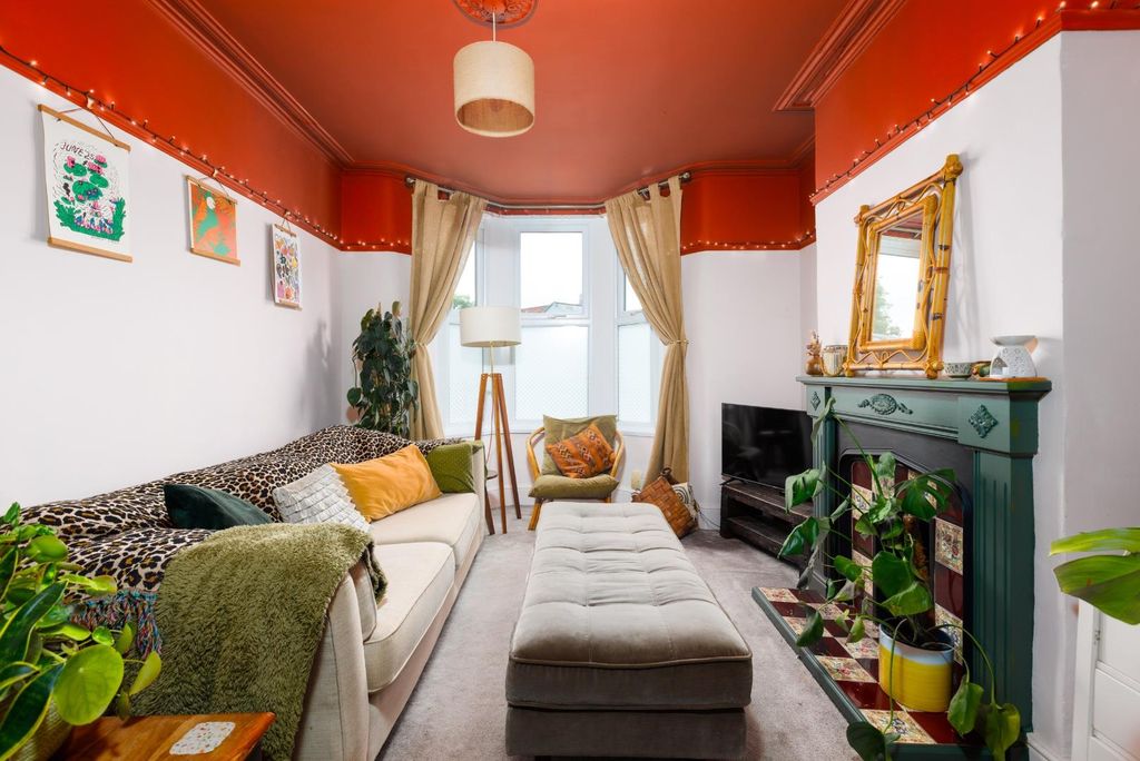 Property photo 3 of 28 9 Whitehall Gardens-20.Jpg
