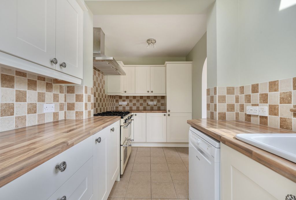 Property photo 2 of 22 1438975-17-69d8E1...