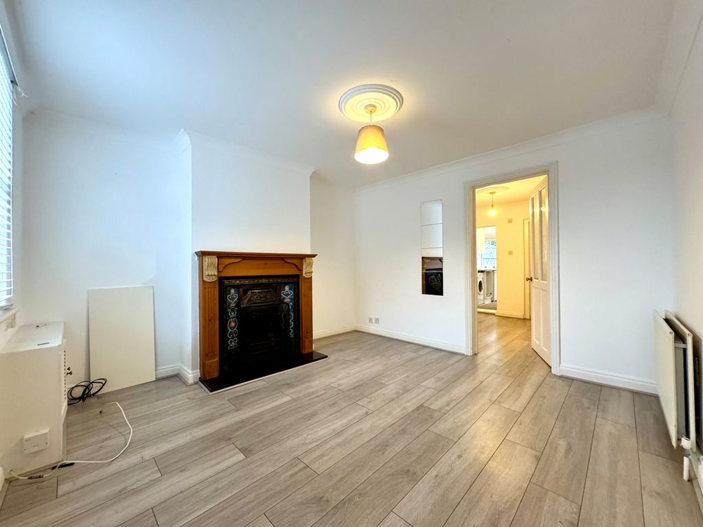 Property photo 2 of 8 Gallery