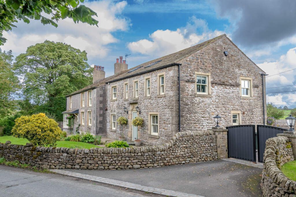 Property photo 1 of 45 Front