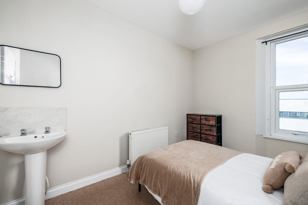 Property photo 2 of 3 0032