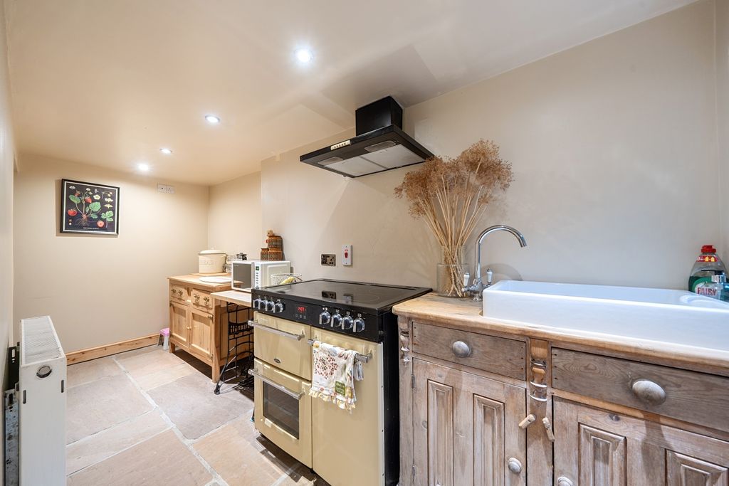 Property photo 2 of 14 Kitchen