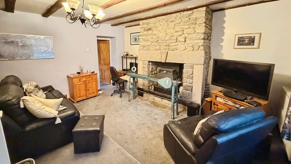 Property photo 2 of 11 Lounge