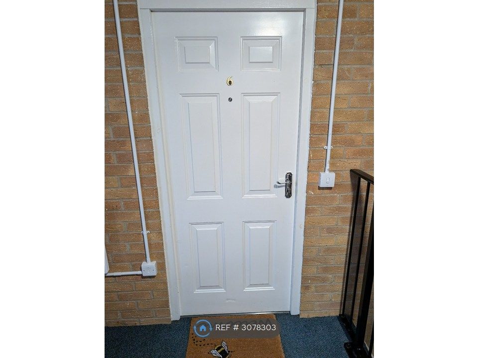 Property photo 2 of 12 Apartment Entrance Door