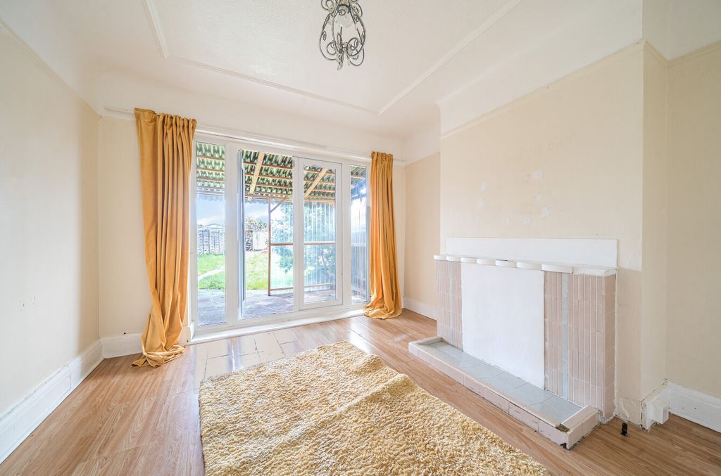 Property photo 3 of 21 1380703-12-691343...