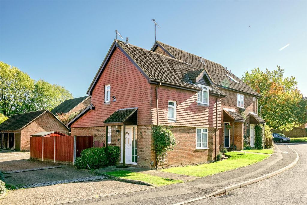 Property photo 1 of 20 40 Wilstone Drive-2003.Jpg