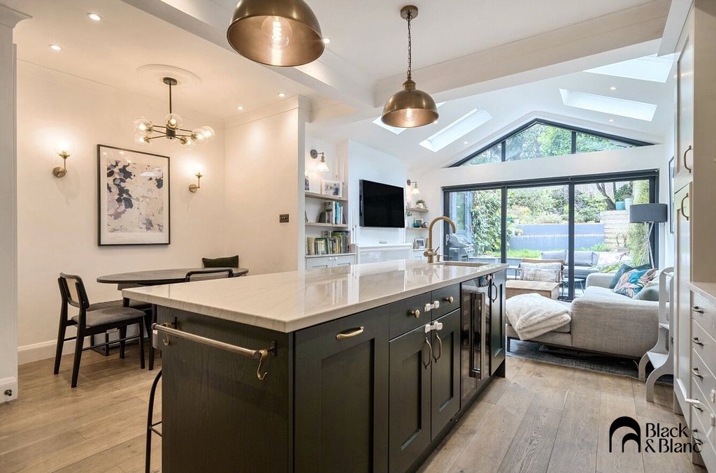 Property photo 3 of 46 Kitchen/ Dining