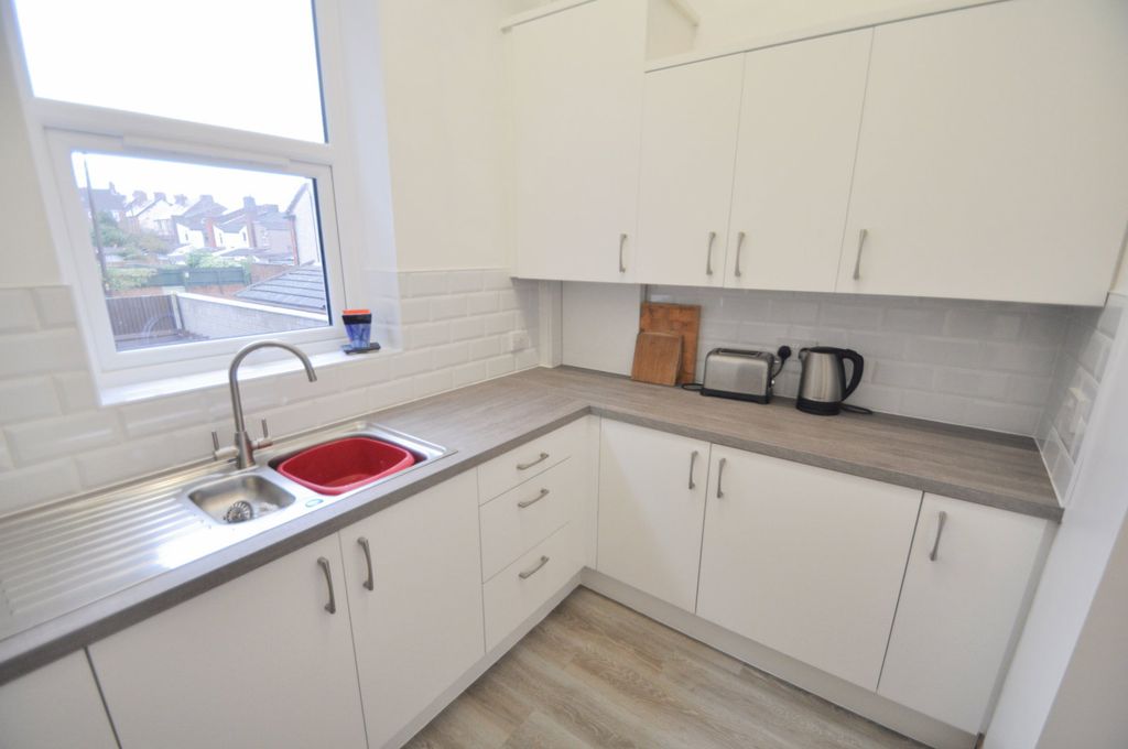 Property photo 2 of 32