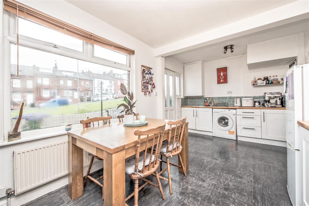 Property photo 3 of 18 Fitted Dining Kitchen: