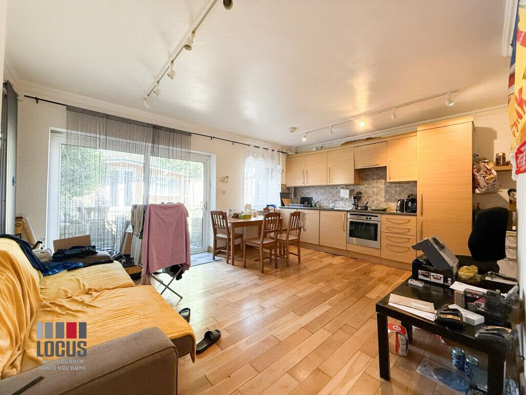 Property photo 1 of 7 Photo 4