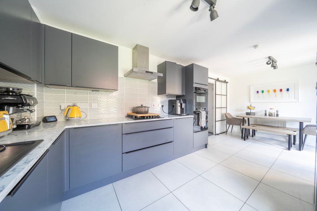 Property photo 2 of 19 14570766