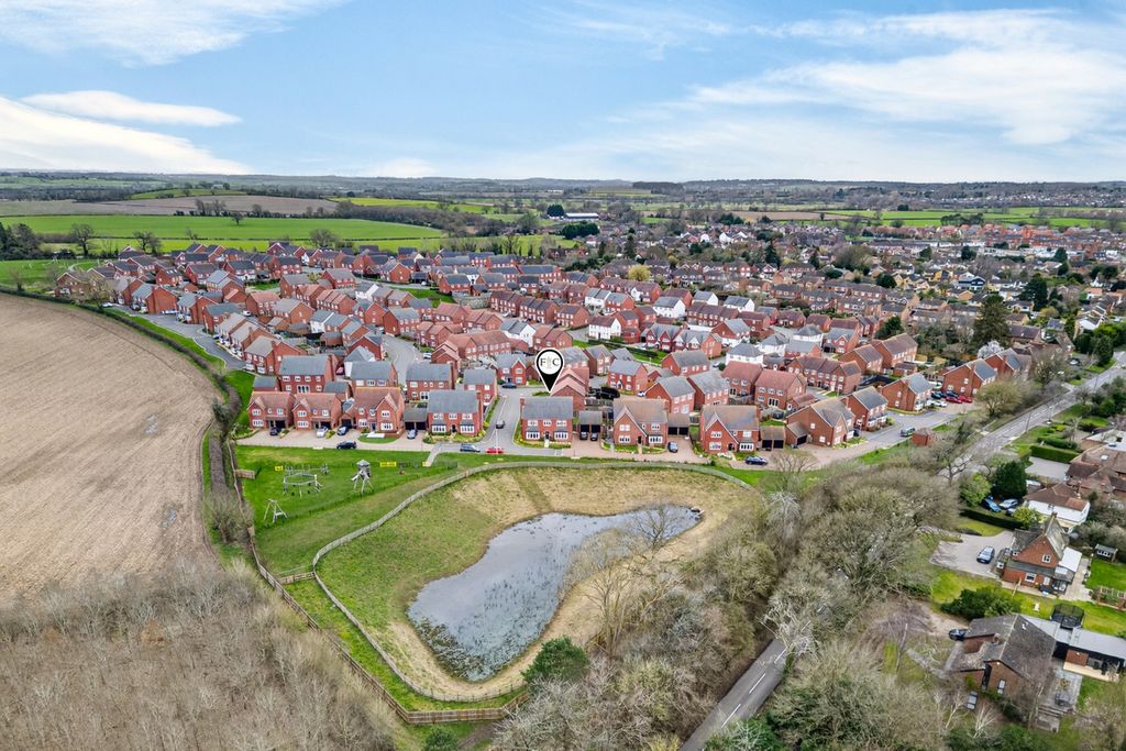 Property photo 2 of 37