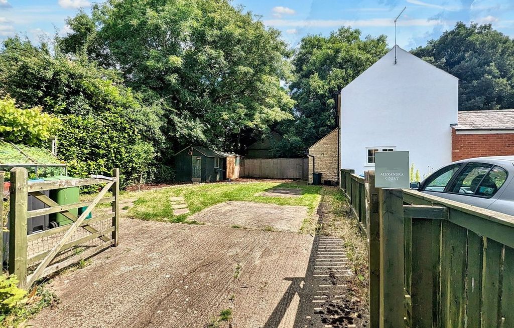 Property photo 2 of 27