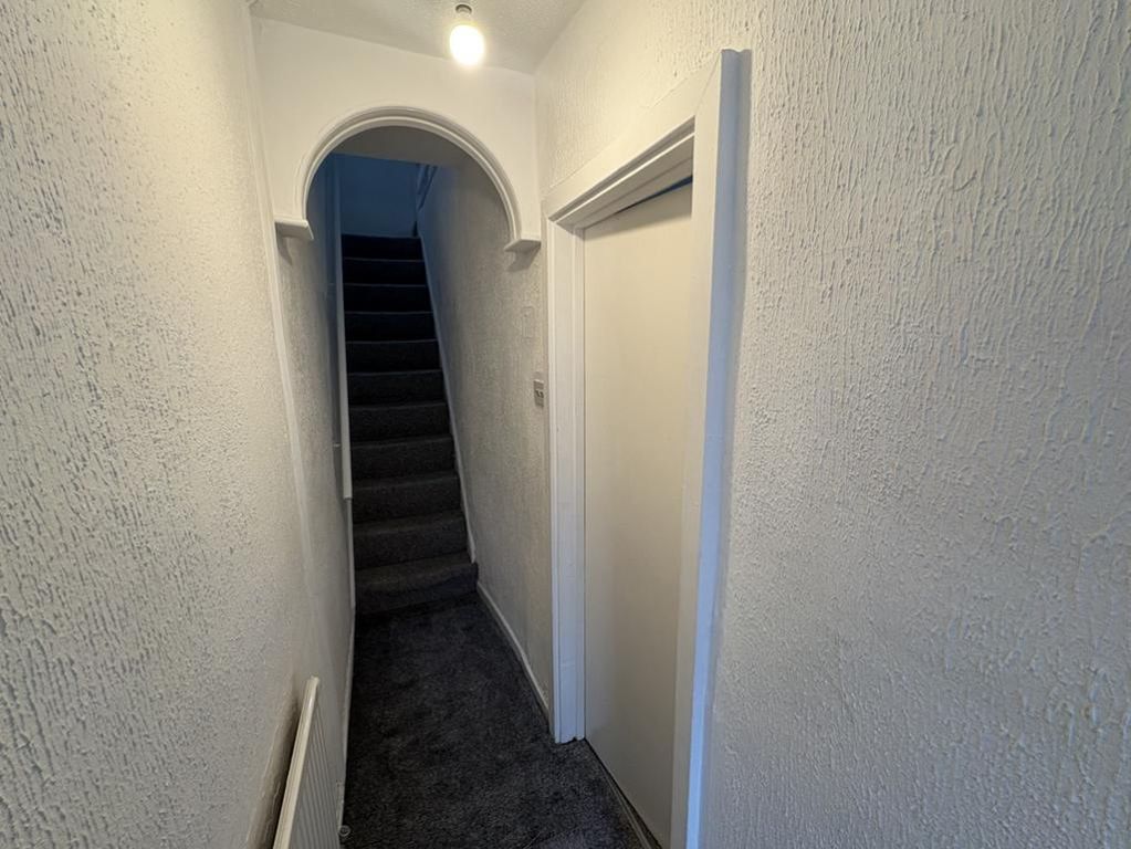 Property photo 2 of 10 Entrance Hall