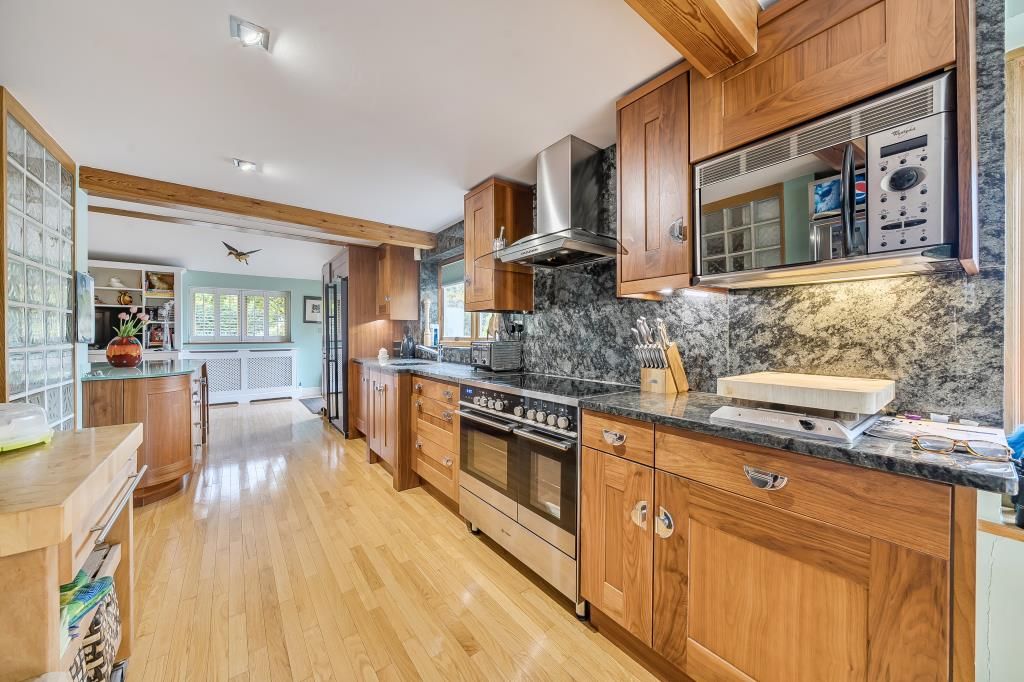 Property photo 2 of 20 Kitchen