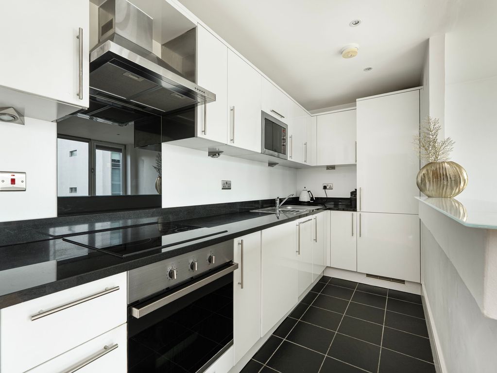 Property photo 3 of 9 Kitchen