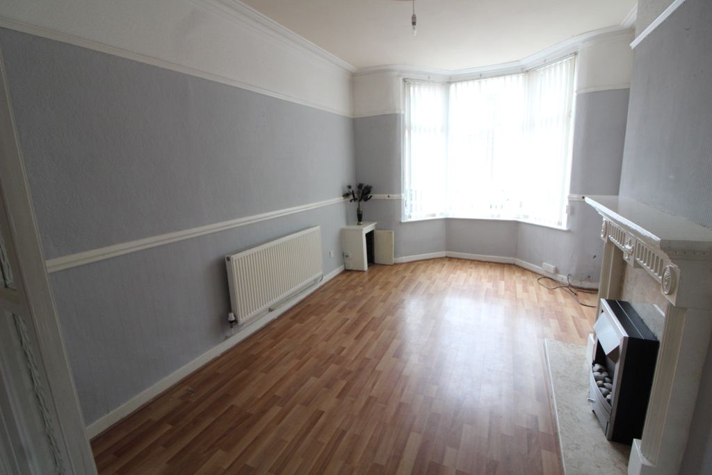 Property photo 2 of 10 Through Lounge