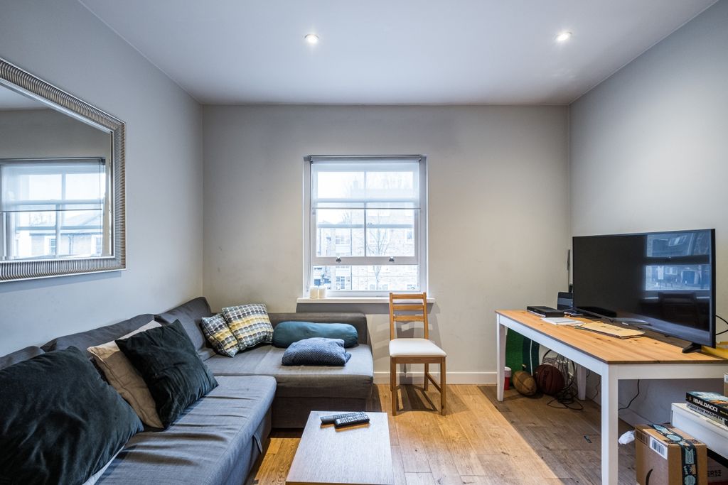 Property photo 2 of 8 Southgate Road