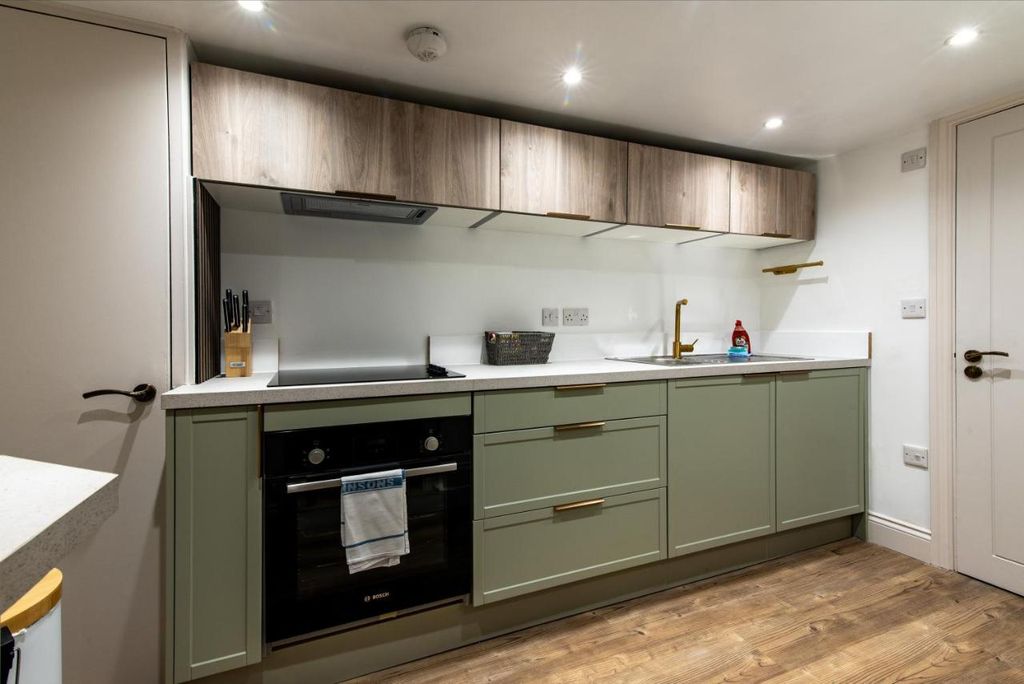 Property photo 2 of 9 644670440