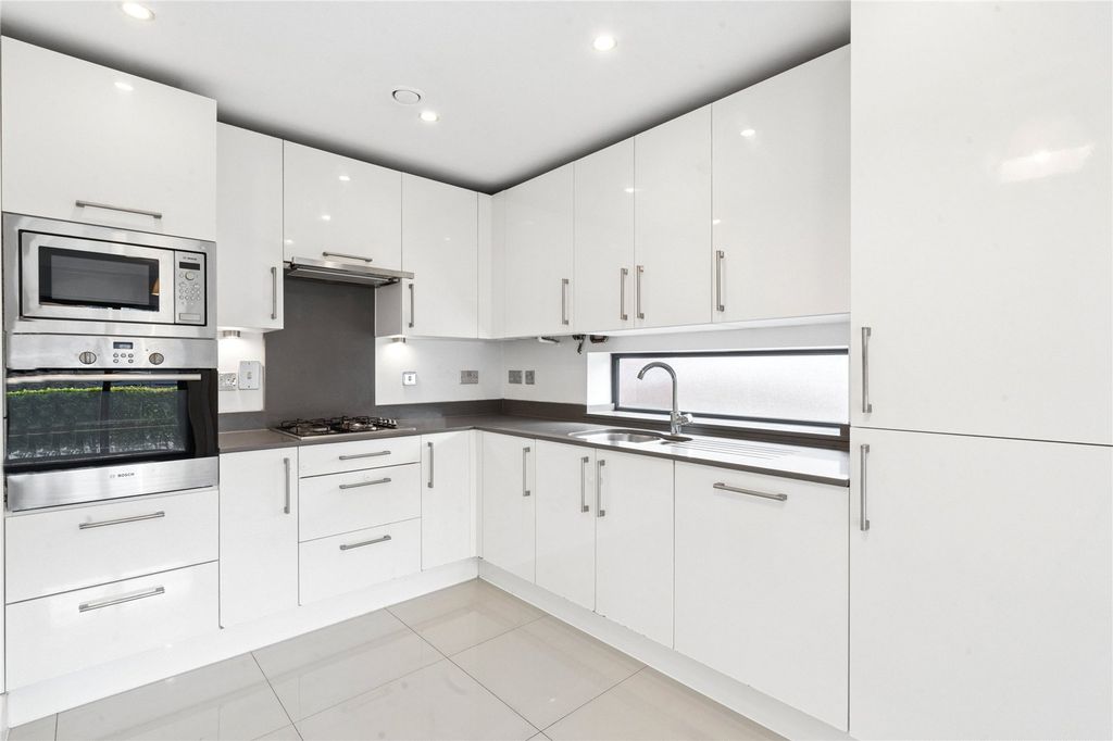 Property photo 2 of 12 Kitchen