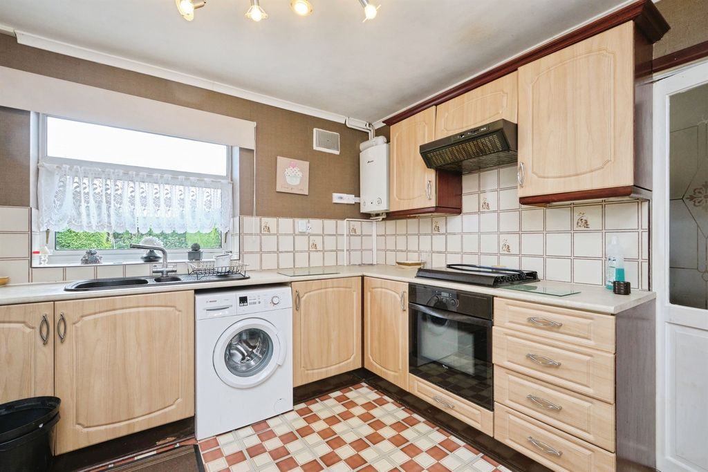 Property photo 2 of 20