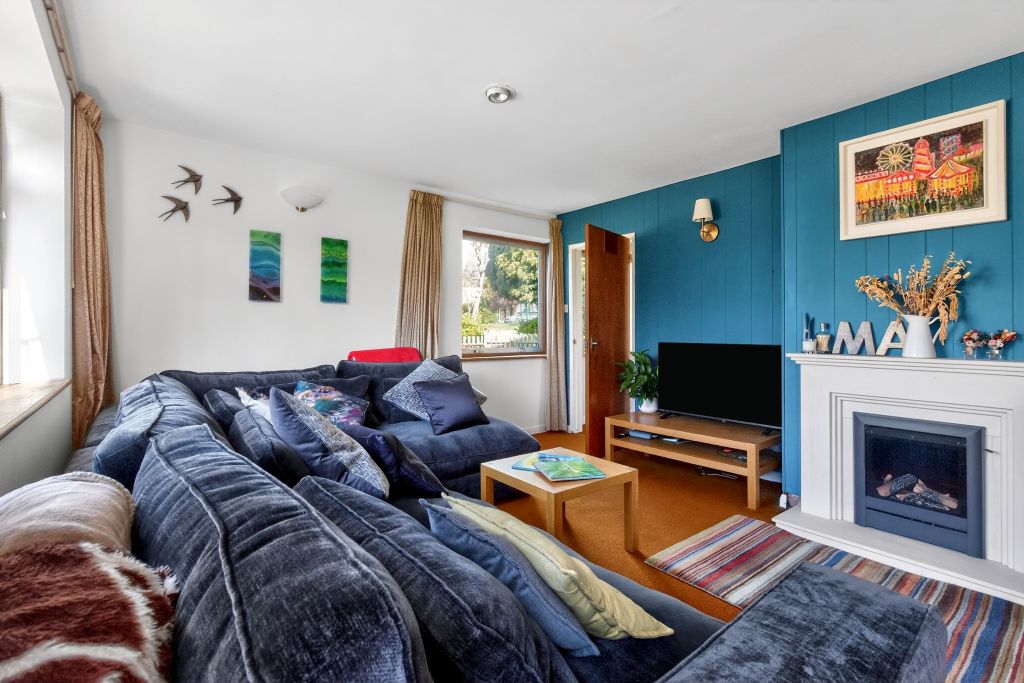 Property photo 3 of 23 Living Room