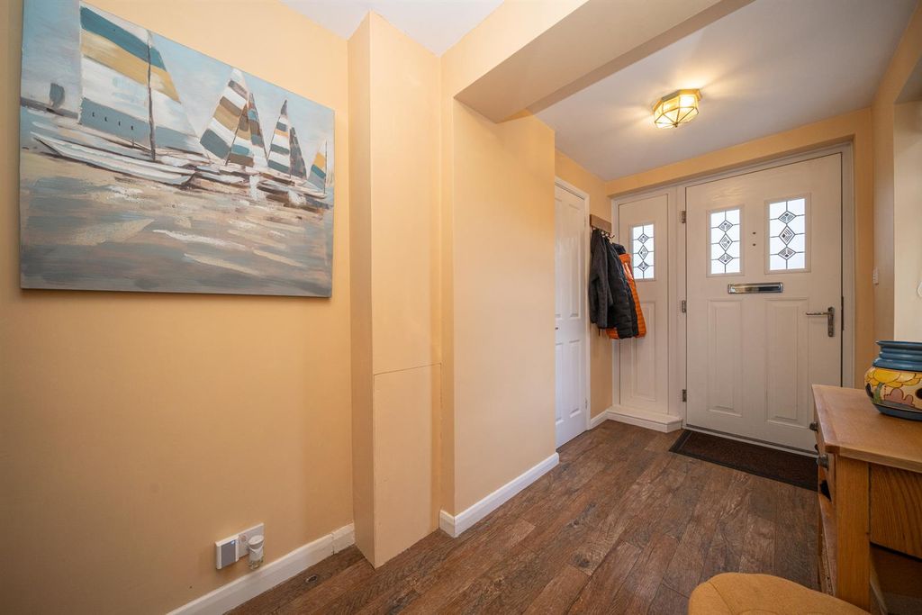 Property photo 2 of 20 20-Moor-End-Close-1021.Jpg