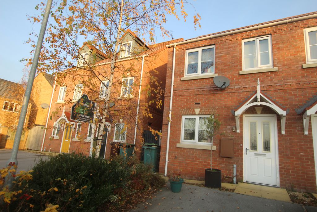 Property photo 1 of 12 2 Bedroom Semi Detached