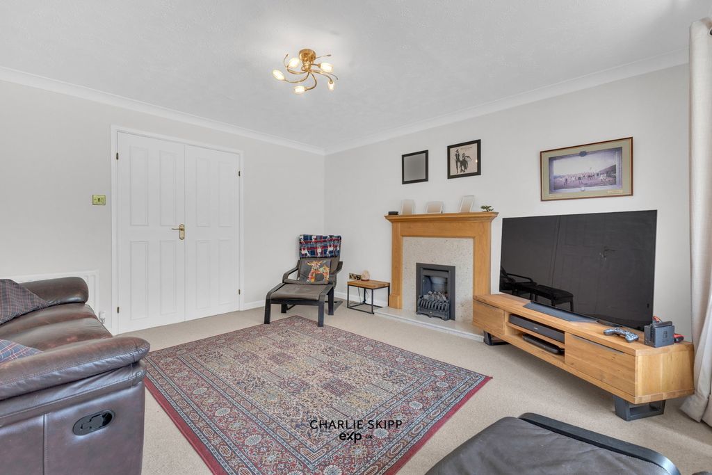 Property photo 2 of 28