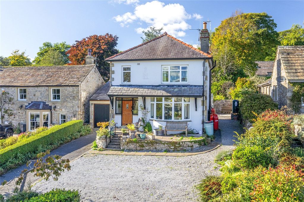 Property photo 1 of 23 The Lindens