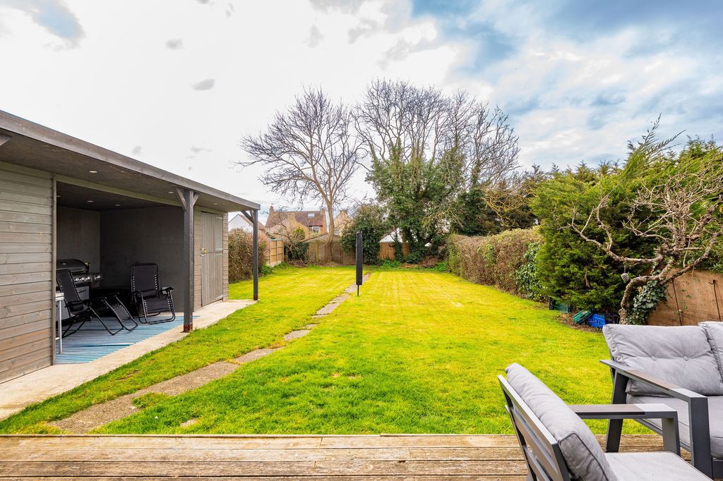 Property photo 2 of 27