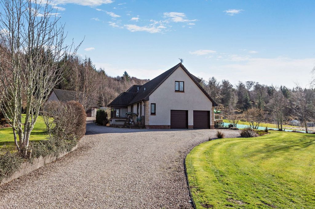 Property photo 2 of 40 Craggan House