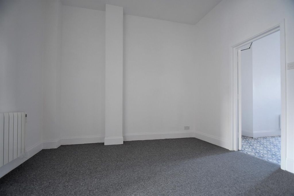Additional image 6 of 2 bed flat to rentRegent Street, Shanklin PO37
