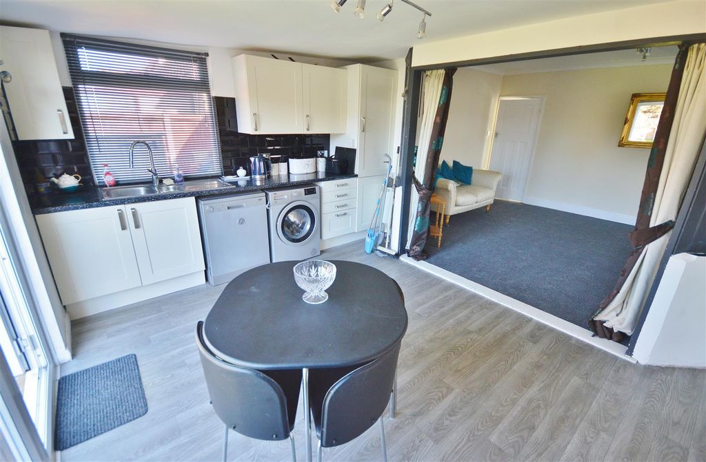 Property photo 3 of 17 Kitchen/Breakfast Room