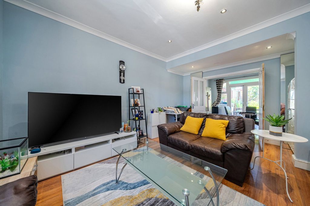Property photo 2 of 23 1494122-19-6A59Fd...
