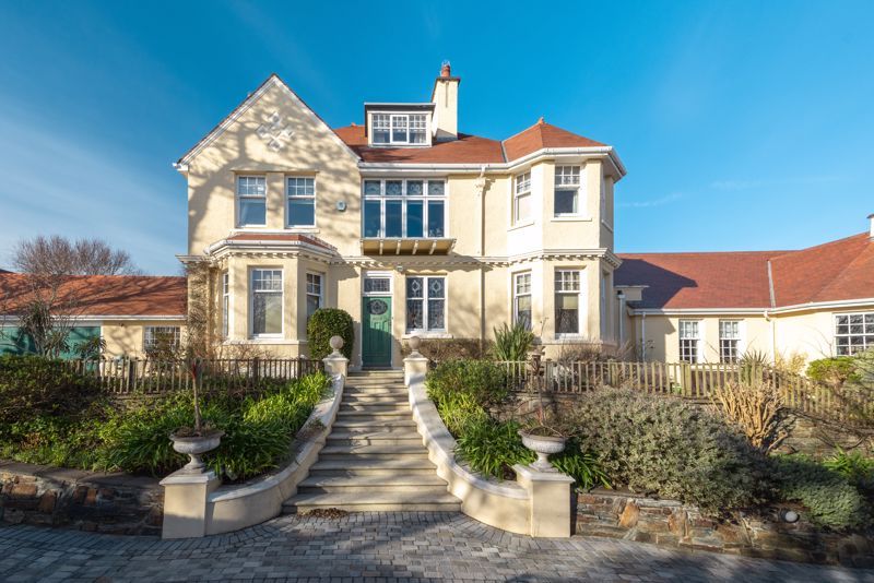 Property photo 2 of 51 Willoughby