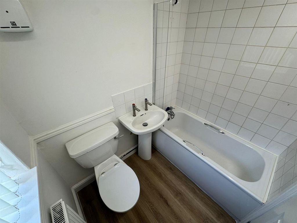 Property photo 3 of 12 Bathroom