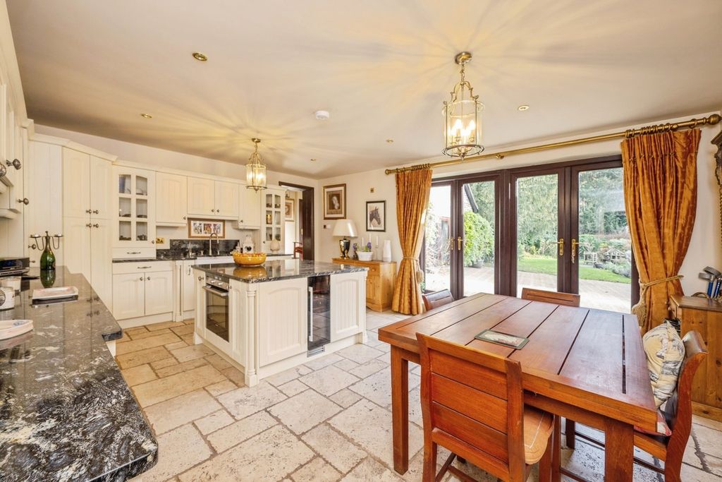 Property photo 2 of 20